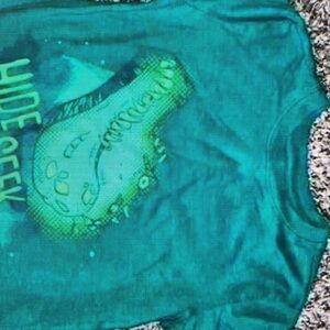 Hide and seek with ruffle collar shirt